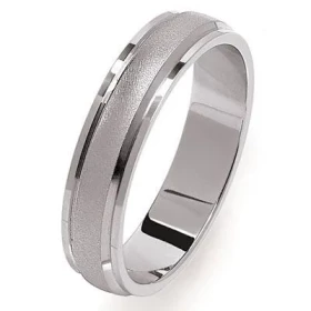  Alliance masculine or gris Anneau central biseauté émerisé (mat) Bords brillants Intérieur bombé Largeur : 5mm 