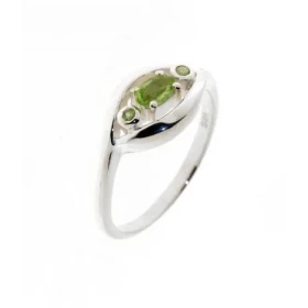  Bague Argent 925 P&eacute;ridot , mod&egrave;le fantaisie serti d une pierre ovale 5x3mm deux petites pierres 