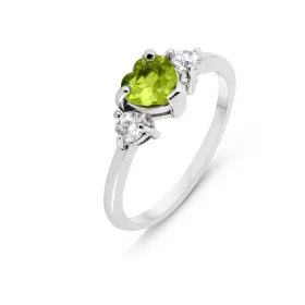 Bague Argent 925 Rhodié Péridot Coeur Oxydes Bague sertie d un Péridot coeur 6x6mm 2 oxydes Serti à griffes