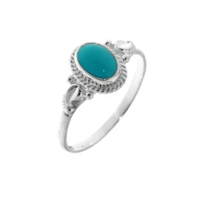 Bague une monture très travaillée Cette jolie petite bague est sertie d une Turquoise reconstituée ovale La pierre est tai...