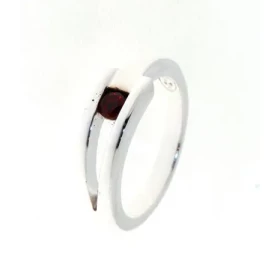 Bague Argent 925 Grenat sertie d une pierre 3.5 mm Largeur sur doigt (vue dessus) : 7mm 