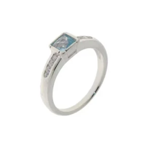 Bague Oxyde Zirconium, monture Argent 925 1 oxyde bleu forme carrée 4.5x4.5mm entouré 4 oxydes blancs 1.5mm diamètre Large...