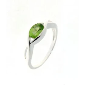 Bague Argent 925 Péridot sertie d une pierre ovale 7 x 5 mm Largeur sur doigt (vue dessus) : 6.7 mm 