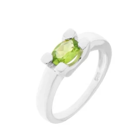 Bague Péridot Argent Pierre ovale 7x5mm sertie par 4 grosses griffes Largeur monture (sur doigt, vue dessus) : 6,5mm