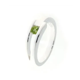 Bague Argent 925 Péridot sertie d une pierre 3.5 mm Largeur sur doigt (vue dessus) : 7mm 