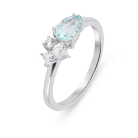 Bague Argent Rhodié 925 composé d une topaze bleue forme poire 5x7mm, un oxyde zirconium rectangulaire 2,5x5mm un oxyde 2m...