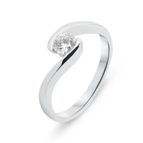  Bague Or Blanc 750 sertie d un diamant rond 4.5mm diamètre Serti demi clos Poids Diamant : 0.39 carat Couleur Diamant : K...