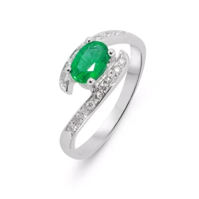  Bague Or Blanc sertie d une émeraude ovale 7x5 mm 18 diamants Largeur monture (vue dessus) : 8,5mm Qualité Emeraude : AAA...