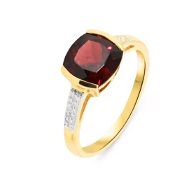 Bague Grenat Diamant Or Jaune 375 Cette bague Or 375 est sertie d un grenat taille coussin La pierre mesure 8x8mm, elle es...
