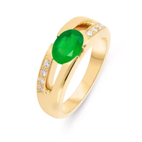  Bague Or Jaune sertie d une Emeraude ovale 8 x 6 mm 8 diamants 1.5mm diamètre. Largeur monture (vue dessus) :6,8mm Poids ...
