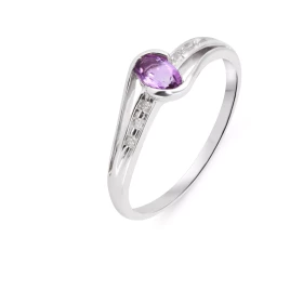 Bague Améthyste Diamant Or Blanc 375 La pierre centrale est une Améthyste ovale mesurant 5x3mm Elle est maintenue sur cett...