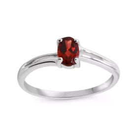 Bague Or Blanc 375 Grenat Cette jolie bague corps ondulé est ornée d une pierre ovale La pierre mesure 6x4mm, elle est mai...