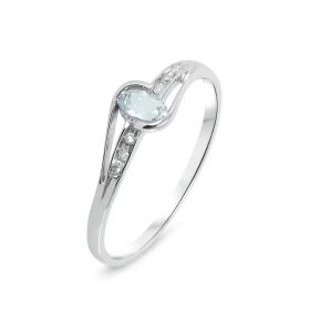 Bague Topaze Bleue Traitée Diamant Or Blanc 375 La pierre centrale est une Topaze Bleue ovale mesurant 5x3mm Elle est main...