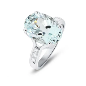  Bague Or Blanc 750 Aigue Marine Ovale 14x10mm Diamant Bague sertie d une Aigue Marine Ovale 14x10mm (4.55 carats) 6 Diama...