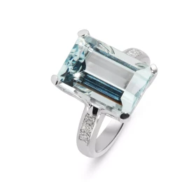  Bague Or Blanc 750 Aigue Marine Rectangulaire 14x10mm Diamant Cette bague est sertie d une Aigue marine rectangulaire Son...
