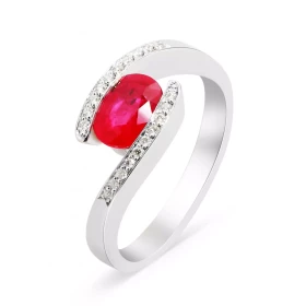  Bague or blanc 750 sertie d un rubis ovale 7x5mm 22 diamants 1mm Largeur monture (sur doigt, vue dessus) : 7,8mm Poids to...