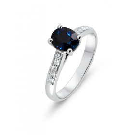  Bague Or Blanc 750 sertie d un Saphir Saphir qualité AAA Entourage composé 10 diamants 1.3mm Monture type solitaire épaulé 