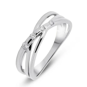  Bague Or Blanc sertie 4 diamants pour un poids total 0,10 carat Largeur monture (vue dessus) : 6,2mm Couleur Diamant : H ...