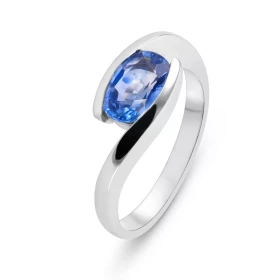  Bague Or Blanc sertie d un Saphir Ceylan 8x6mm (1,55 carat) largeur monture (vue dessus) : 7,5mm Monture solitaire croisé 