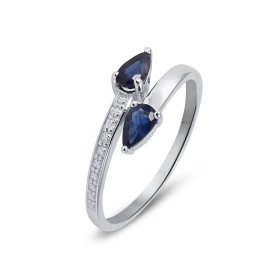  Bague Or Blanc sertie d un diamant deux Saphirs taille poire 5x3mm Poids Diamant : 0,005 carats Poids Saphir : 0,6 carats 