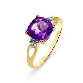  Bague Or jaune 375 Améthyste Coussin 8x8mm Diamant Cette bague Or jaune 375 est ornée d une améthyste taille coussin La p...