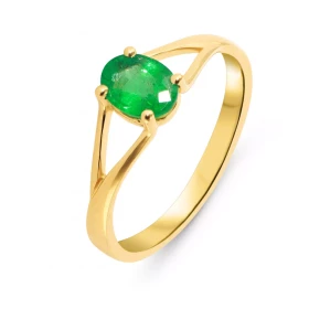  Bague or jaune 750 sertie d une émeraude ovale 8x6mm (0.9 carat) Serti à 4 griffes 
