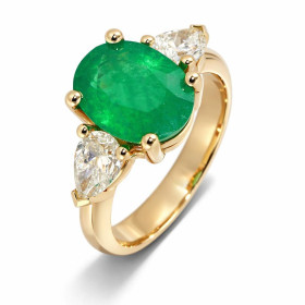  Bague Or Jaune 750 sertie d une Emeraude 2 diamants Emeraude ovale 11.2x8.8mm qualité AA 2 Diamants poire 6.8x4.3mm pour ...