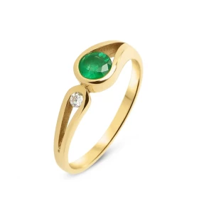  Bague Or Jaune 750 sertie d une émeraude 4,5mm d un diamant 2mm Serti demi clos Poids Diamant : 0,04 carat Poids Emeraude...