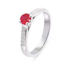  Bague Solitaire Rubis Diamant Or blanc 750 Cette bague est sertie d un rubis rond 4,2mm diamètre (0,36 carat) 10 diamants...