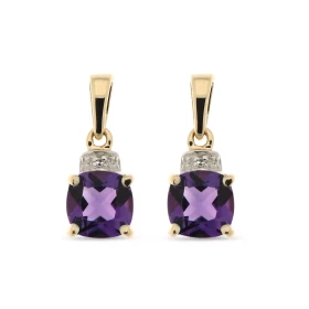 Boucles d oreilles pendantes Améthyste Diamant Or 375 2tons les Améthystes sont taillées coussin mesurent 6x6mm Un petit d...