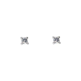  Puces d oreilles serties d Oxydes zirconium ronds Les pierres mesurent 3mm diamètre Elles sont maintenues sur monture par...