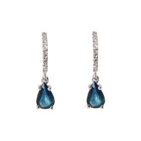 Boucles d oreilles pendantes Or Blanc 750 Saphirs oxydes Saphirs taille poire 6x4mm Longueur des boucles: 18mm Fermeture p...