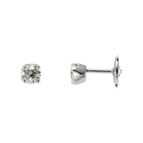  Boucles d oreilles Or blanc 750 Diamant Diamants ronds 4.7mm diamètre Serti à 4 griffes Poids unitaire diamant : 0,39 0,4...