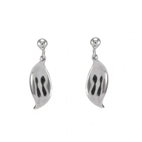 Boucles d oreilles pendantes argent rhodié forme feuille Largeur : 7mm Longueur totale : 22mm