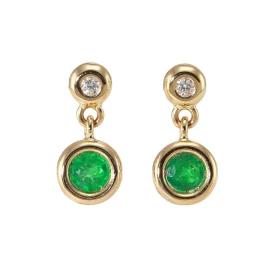  Boucles d oreilles pendantes Or Jaune Emeraude et Diamant Ses boucles sont serties d émeraudes 4mm diamètre 2 diamants Lo...