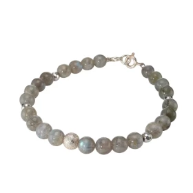 Bracelet Labradorite 6mm Argent Ce bracelet est composé pierres 6mm, 4 perles facettées Argent 4mm diamètre d une perle ar...