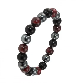 Ce Bracelet pour homme est composé perles grenat, onyx noir hématite. Sa longueur est ajustable 19 à 21 cm, il est monté s...
