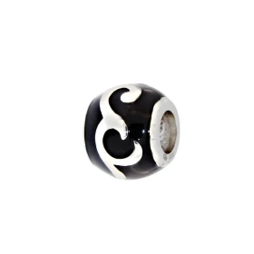 Charm Motif Ethnique Argent 925 Email Noir Dimensions du charm : 11x9mm Diamètre du trou : 5mm Motifs argent base émail no...