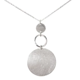 Collier argent rhodié 2 cercles argent satiné un cercle lisse Dimension du plus grand : 30mm diamètre Maille forçat : 1mm ...