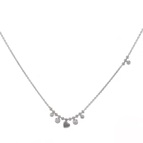 Collier argent rhodié composé d un coeur entouré 4 oxydes zirconiums sertis clos un oxyde légerement excentré Chaîne maill...
