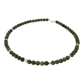 Collier Jade 6mm Argent Ce collier est composé boules 6mm Jade, 6 perles facettées Argent 4mm diamètre d un perle martelée...
