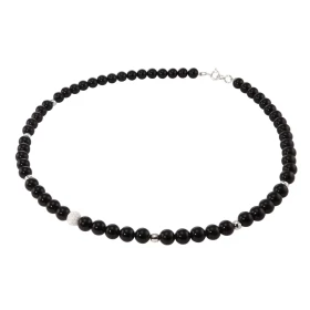 Collier Onyx 6mm Argent Ce collier est composé boules 6mm Onyx , 6 perles facettées Argent 4mm diamètre d un perle martelé...