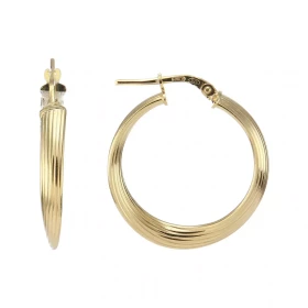 Créoles argent doré forme cercle des stries 26mm diamètre Section ovale 4mm large Système d attache : tige montée sur une ...