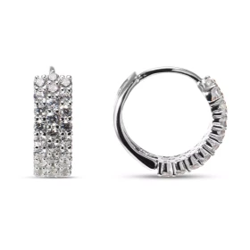 Créoles argent rhodié composées d un pavage oxyde zirconium sur partie avant Système d attache : tige crochetée Diamètre e...