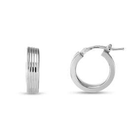 Créoles argent rhodié strié une section rectangulaire 4mm large Système d attache : charnière Diamètre extérieur : 15x15mm