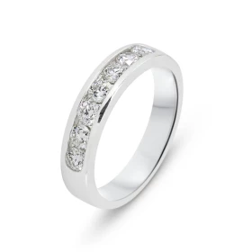  Demi alliance Or Blanc 750 sertie 7 Diamants Serti Rail Poids total diamant : 0.63 carat Qualité Diamant : G Si 