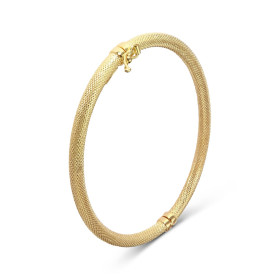 Jonc or jaune 375 texturé Section ronde (creuse) : 4mm large Dimension intérieure : 50x62mm Système d attache : fermeture ...