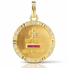  Médaille d Amour Augis Or Jaune 750 sertie 19 diamants ainsi que 3 rubis synthétiques. Diamètre : 22 millimètres 