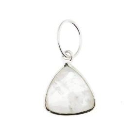 Pendentif Argent 925 Labradorite Ce pendentif est serti d une pierre triangulaire taillée dome La pierre mesure 10x10mm Le...