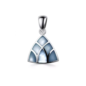 Pendentif Argent 925 Nacre Bleue forme triangle Dimensions du pendentif (bélière incluse) : 29 x 17 mm 